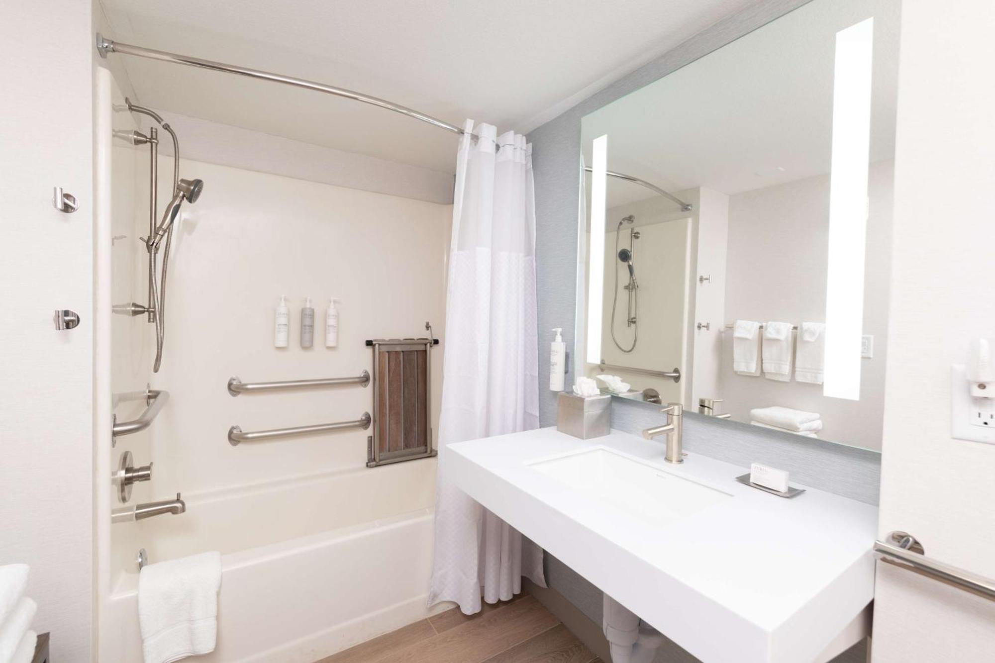 Hilton Garden Inn Des Moines Airport Экстерьер фото