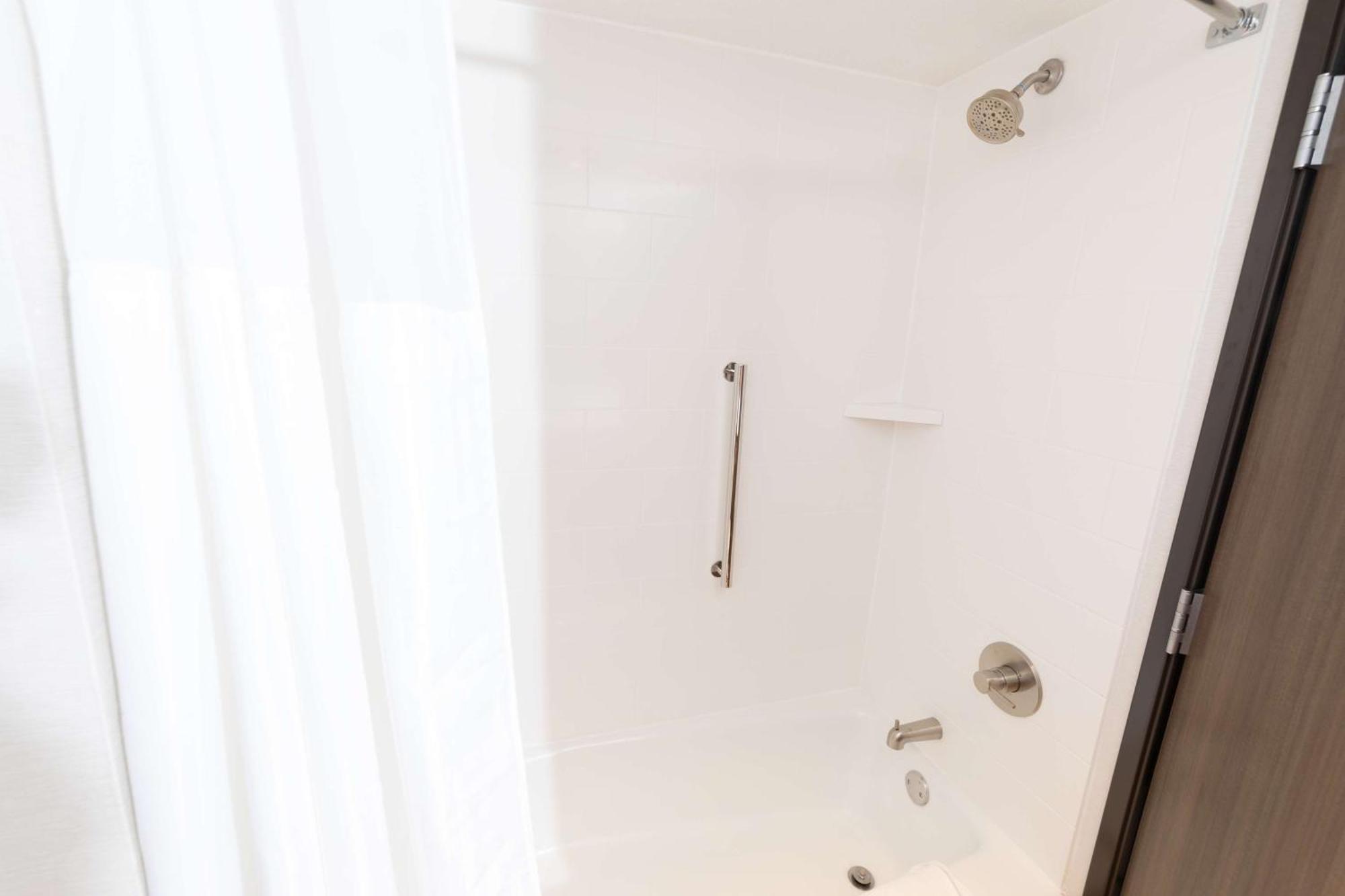 Hilton Garden Inn Des Moines Airport Экстерьер фото